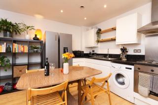 Modern Retreat - 2BD Apt with Lush Greenery at Sheffield - 8