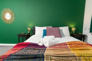 Modern Retreat - 2BD Apt with Lush Greenery at Sheffield - 5