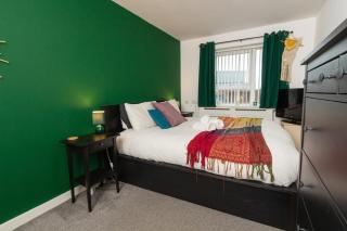 Modern Retreat - 2BD Apt with Lush Greenery at Sheffield - 4