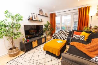 Modern Retreat - 2BD Apt with Lush Greenery at Sheffield - 2