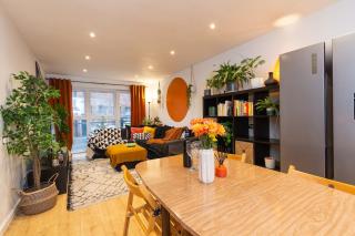 Modern Retreat - 2BD Apt with Lush Greenery at Sheffield - 1