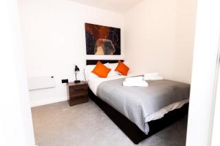 Modern 1BR Apt with City Views - Walk to Leeds CC - 1