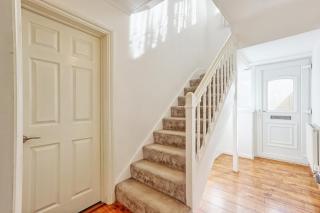 Bright & Spacious 2BR Retreat in Tilbury - 8