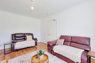 Bright & Spacious 2BR Retreat in Tilbury - 3