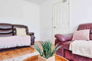 Bright & Spacious 2BR Retreat in Tilbury - 1