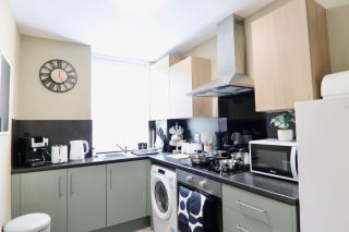 Spacious 2BR Haven Near Sheffield Centre - 8