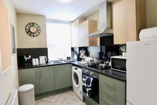 Spacious 2BR Haven Near Sheffield Centre - 3