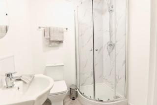 Stylish 1BR Retreat Close to Sheffield Centre - 5