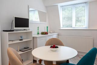 Family-Friendly 2 Bed Apartment in Oakwood - 7