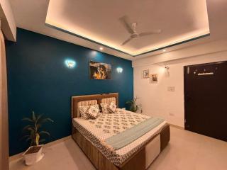 Luxe and Spacious 2BHK Mansarovar Hyatt & Iskcon - 1