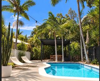 Gorgeous Spacious Family Home, 5 min to beach, Sunset Views - 0