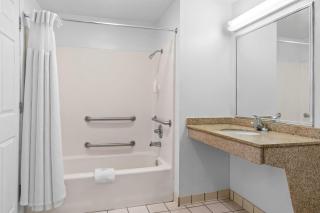 Travelodge by Wyndham Shamokin Dam/Selinsgrove - 3