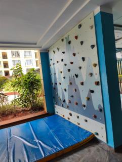 Posh Classy Luxurious Apartment with Pool and Gym - 8