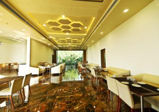 Amarvilas Hotel & Resort - 1