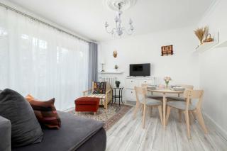 Komfortowy Apartament z Miejscem do Pracy w Krakowie by Noclegi Renters - 7