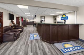 Days Inn by Wyndham Pierre - 4