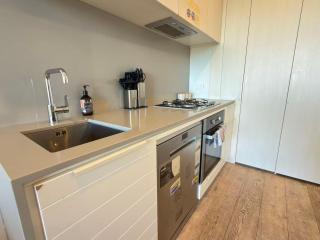Prime luxury 2BR2BA with PoolGymFree Parking - 2