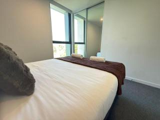 Prime luxury 2BR2BA with PoolGymFree Parking - 6