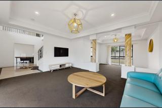 Spacious 5BR Home Sunnybank Hills Parking - 9