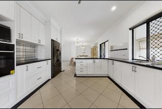 Spacious 5BR Home Sunnybank Hills Parking - 4