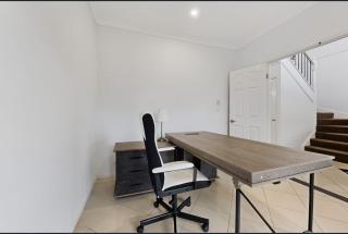 Spacious 5BR Home Sunnybank Hills Parking - 2