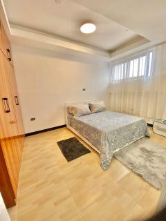 Top Bole Location, Walk to Airport, Balcony with City Views - 1