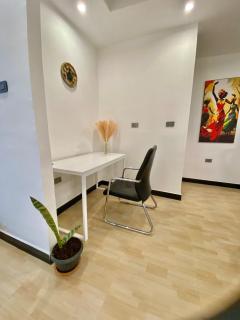 Top Bole Location, Walk to Airport, Balcony with City Views - 1