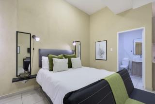 No Loadshedding Fast WiFi Lux Apartment - 8