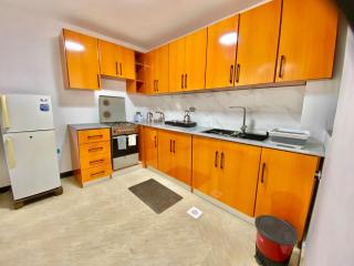Top Bole Location, Walk to Airport, Balcony with City Views - 8