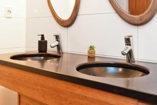 Bon Bida Trupial with stylish interiors and a shared pool in Hato - 8