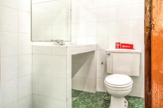RedDoorz near Plaza Senayan - 4