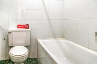 RedDoorz near Plaza Senayan - 1