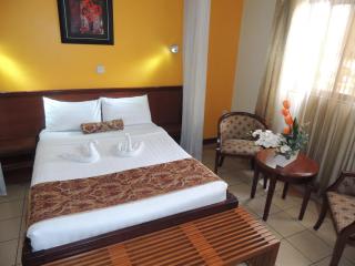 Hennessis Hotel - Nairobi - 8
