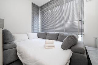 Piotrkowska Modern Apartment by BookingHost - 2