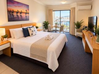 Palmer Street Marina Studio | Marina Views, Pool & Prime Location - 7