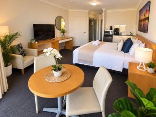 Palmer Street Marina Studio | Marina Views, Pool & Prime Location - 6