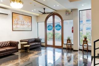 Krown Palace Resort - 2
