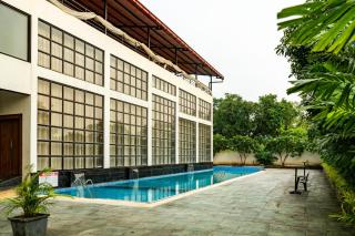 Krown Palace Resort - 0