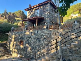Authentic Historic Stone Building in Sarpıncık - 0