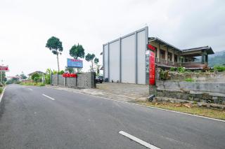 RedDoorz near Lokawisata Baturaden - Purwokerto - 2