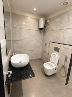 Modern 3BR Villa with Private Garden - 8