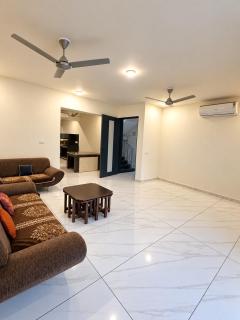 Modern 3BR Villa with Private Garden - 1