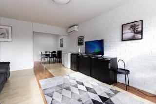 Spacious and cozy 2 bedroom apartment for 7 - 8