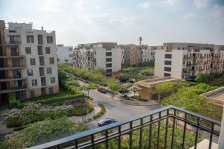 Brand New Luxury 3BR Eastown 5 min walk to AUC and EDNC - 3