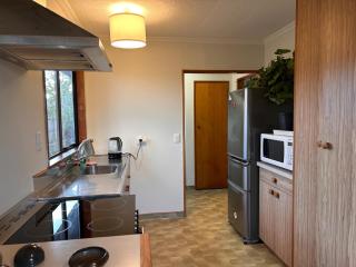 Sunny Motueka home with a nod to the 70s - 9