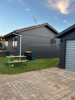 Sunny Motueka home with a nod to the 70s - 1