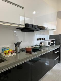 Modern Sea View 2BD Apartment with Balcony - 5