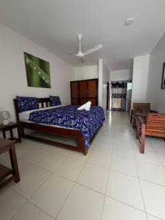 Queen Zee Garden Apartments - 3