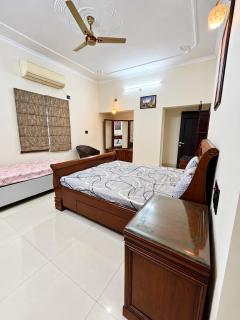 Rehmat Villa Luxury 4 Bedrooms 4 Bathrooms with Pool and Jacuzzi - 6