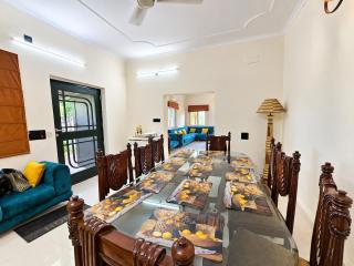 Rehmat Villa Luxury 4 Bedrooms 4 Bathrooms with Pool and Jacuzzi - 4